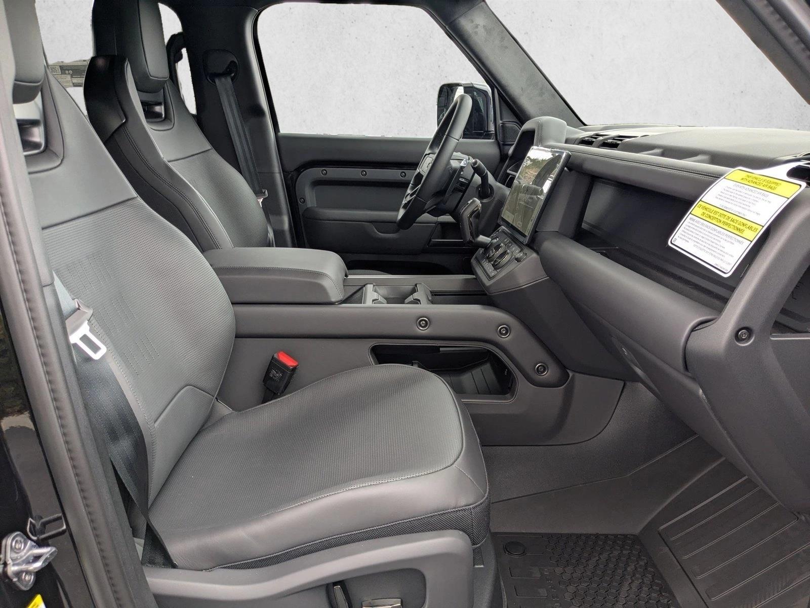 2026 Land Rover Defender OCTA Black - Photo 17