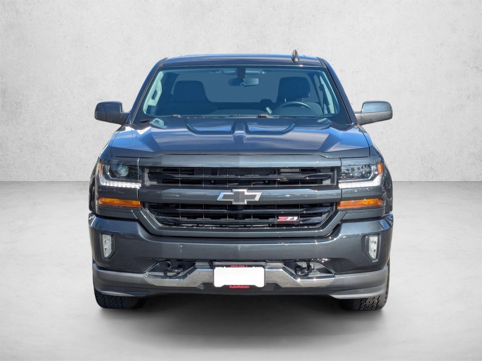 2018 Chevrolet Silverado 1500 LT photo 2