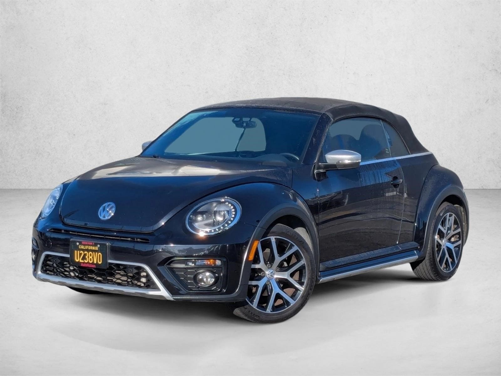 2018 Volkswagen Beetle Dune's photo