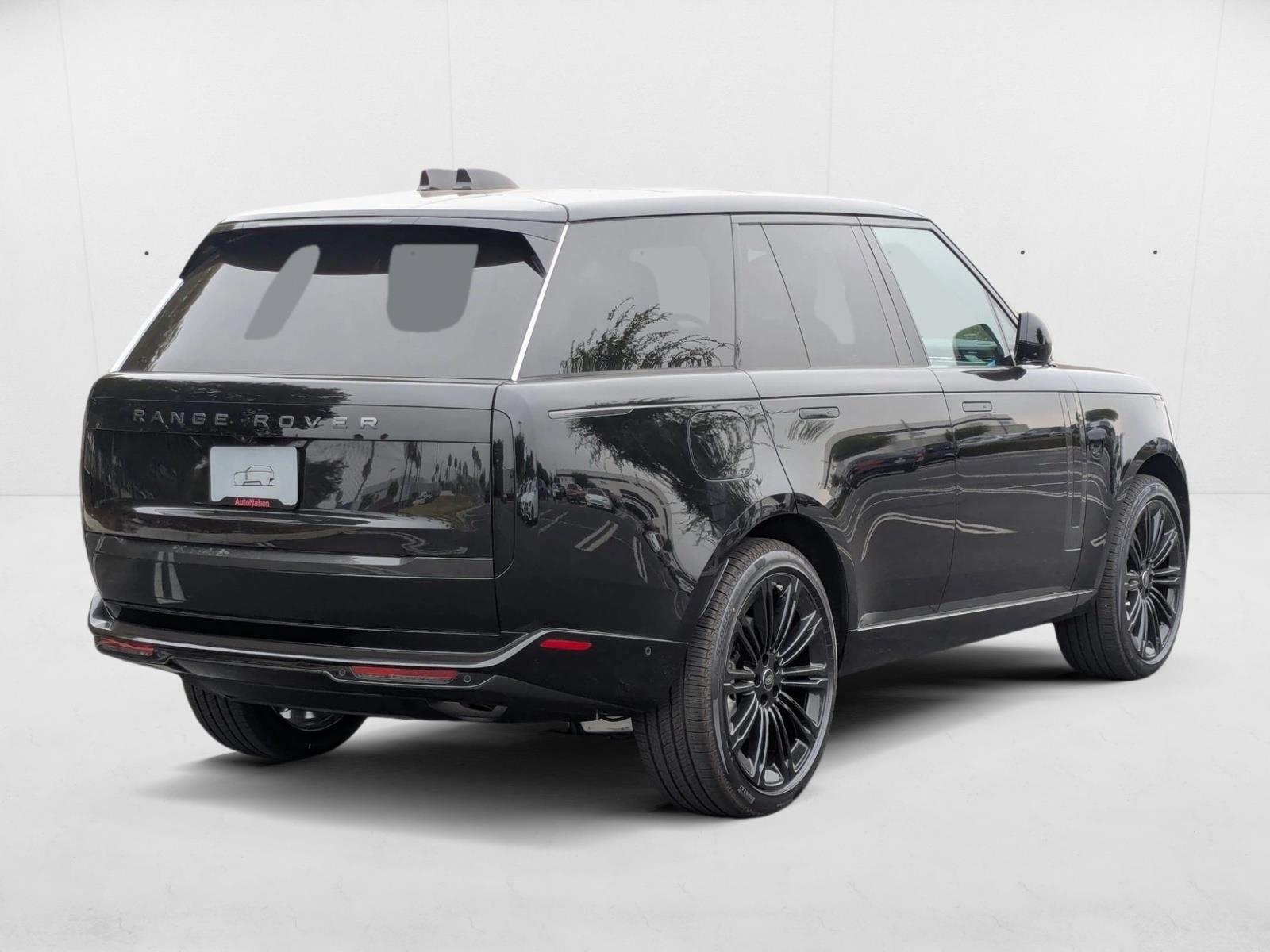 2025 Land Rover Range Rover SE photo 2