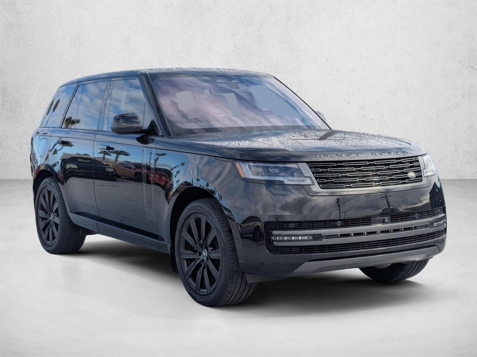 2023 Land Rover Range Rover SE photo 3