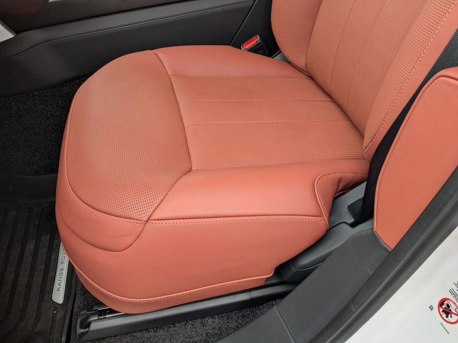 2024 Land Rover Range Rover SV photo 4