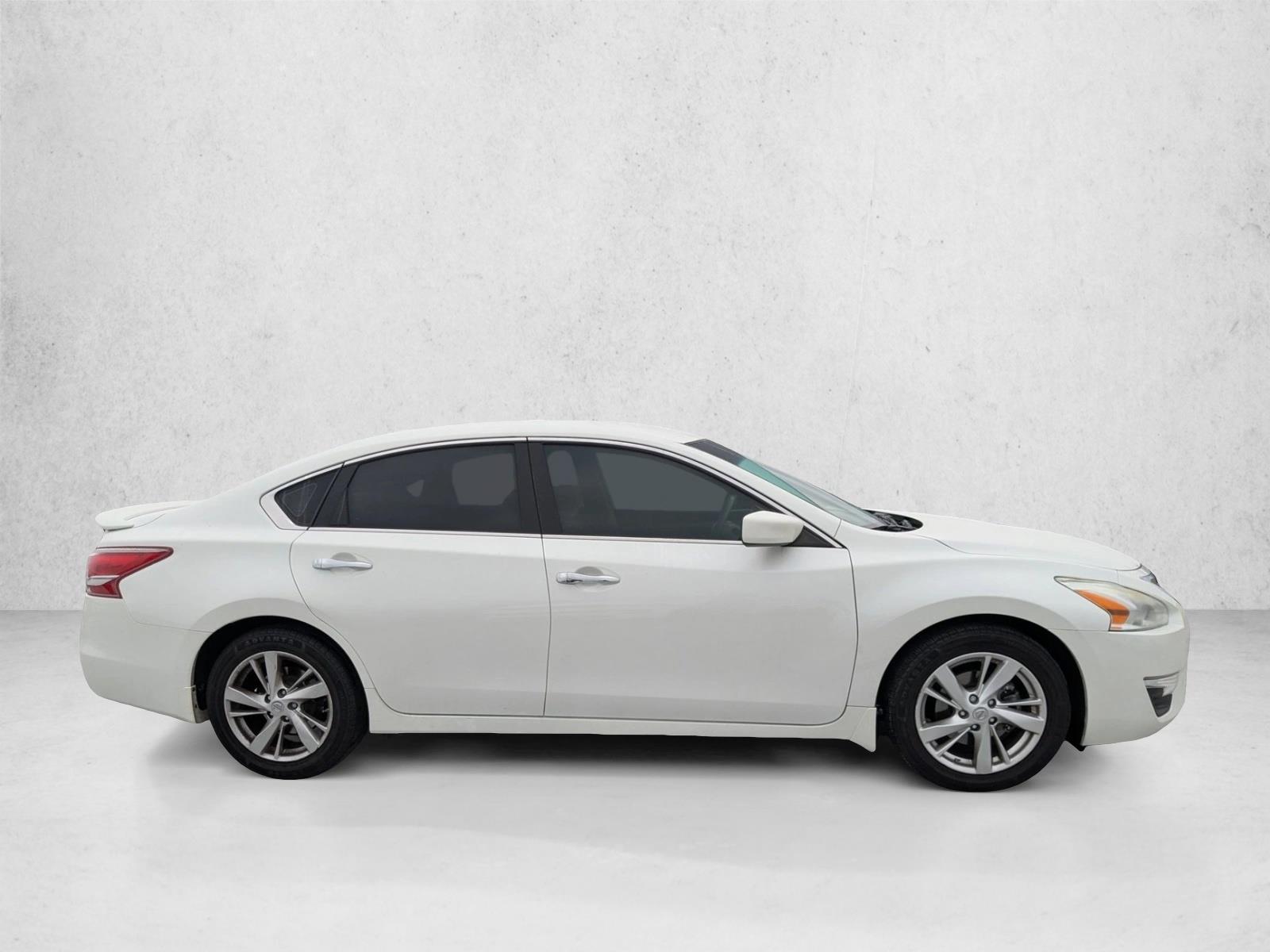 2013 Nissan Altima 2.5 SV photo 3