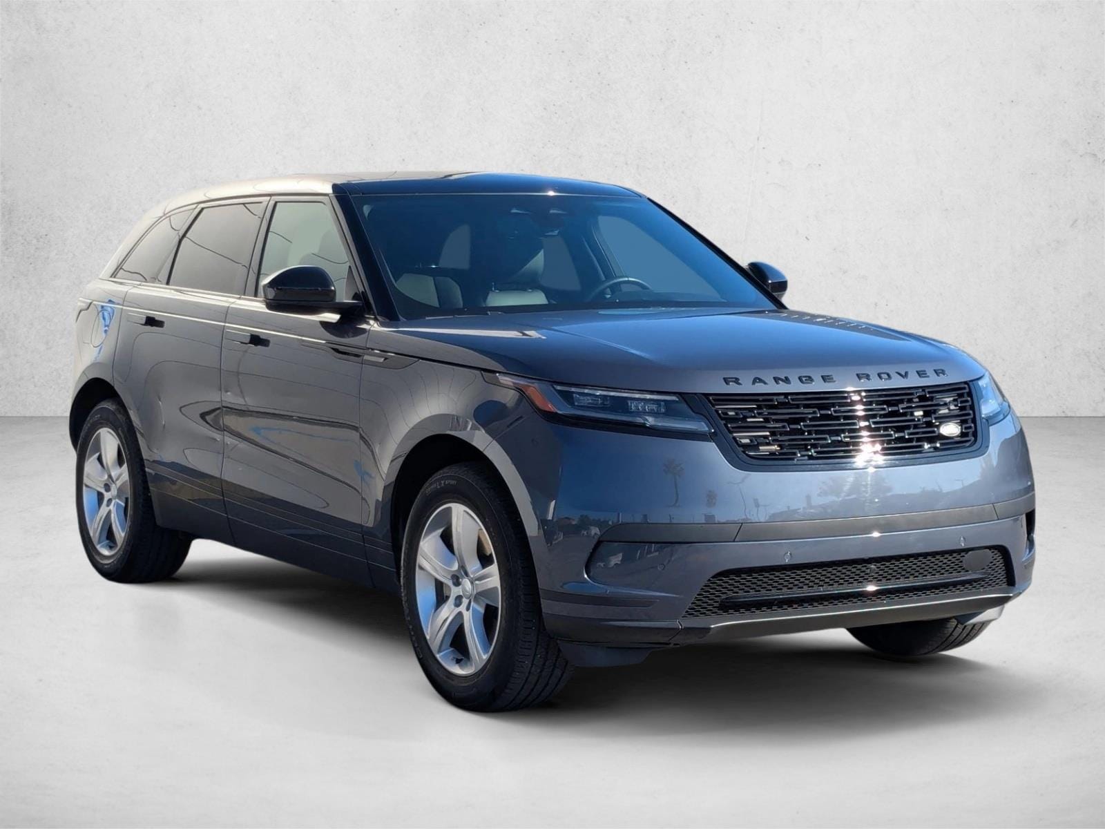2025 Land Rover Range Rover Velar S photo 2