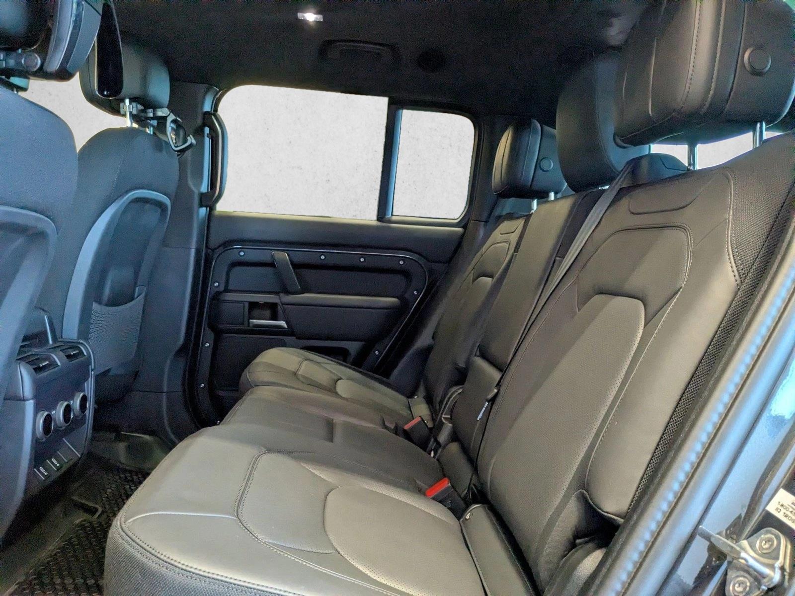 2026 Land Rover Defender V8 - Photo 16