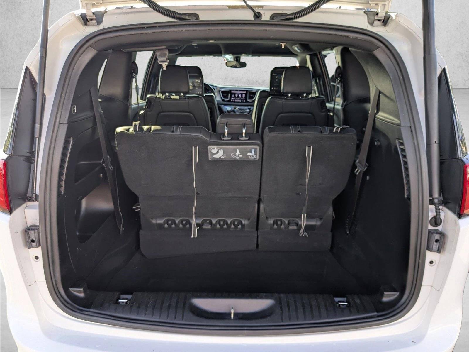 2018 Chrysler Pacifica Touring L Plus photo 5