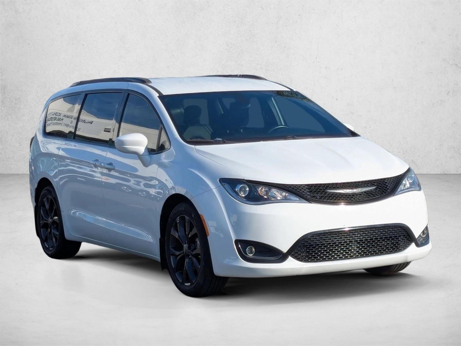 2018 Chrysler Pacifica Touring L Plus photo 2