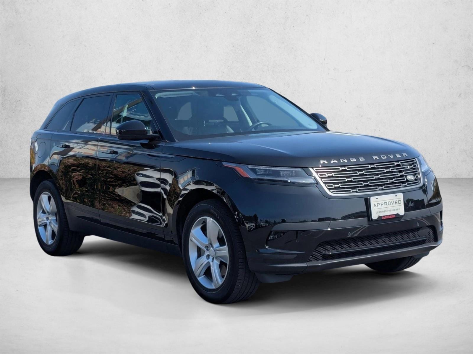 2025 Land Rover Range Rover Velar S photo 2