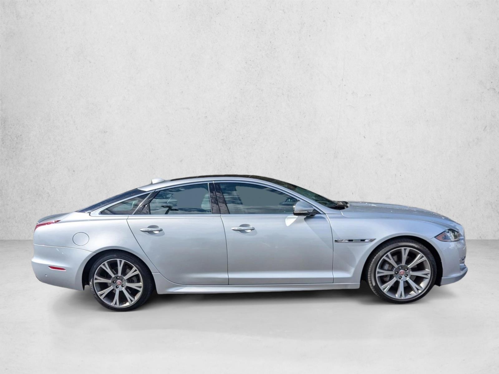 2018 Jaguar XJ R-Sport photo 4