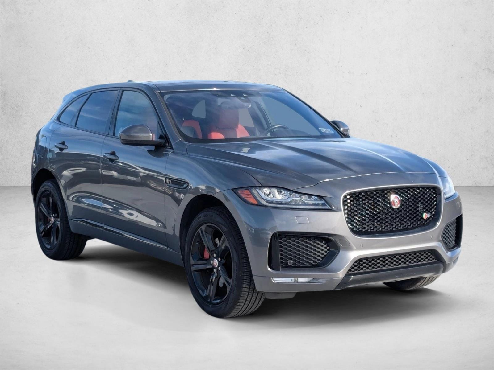 2017 Jaguar F-PACE S photo 3
