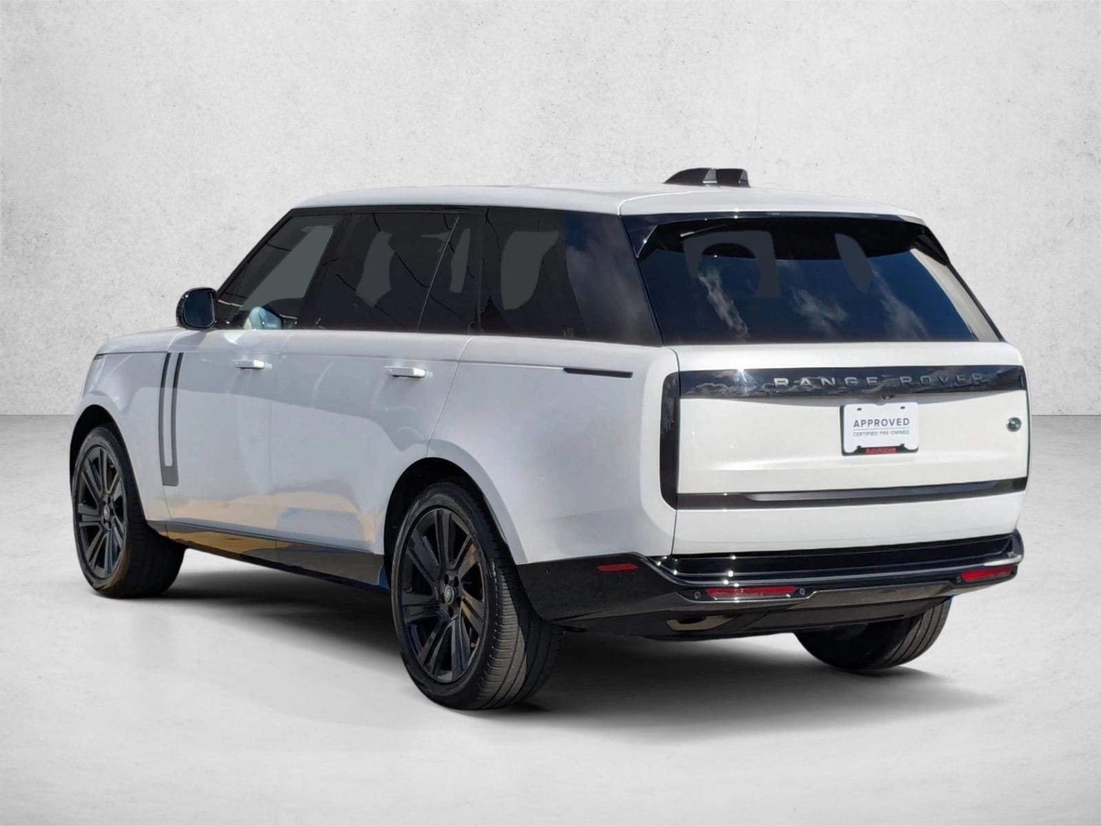 2023 Land Rover Range Rover SE photo 3