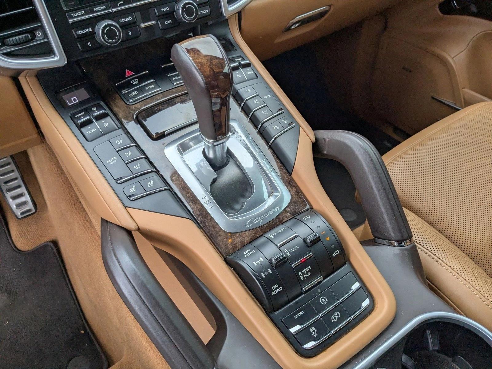 2016 Porsche Cayenne GTS photo 3