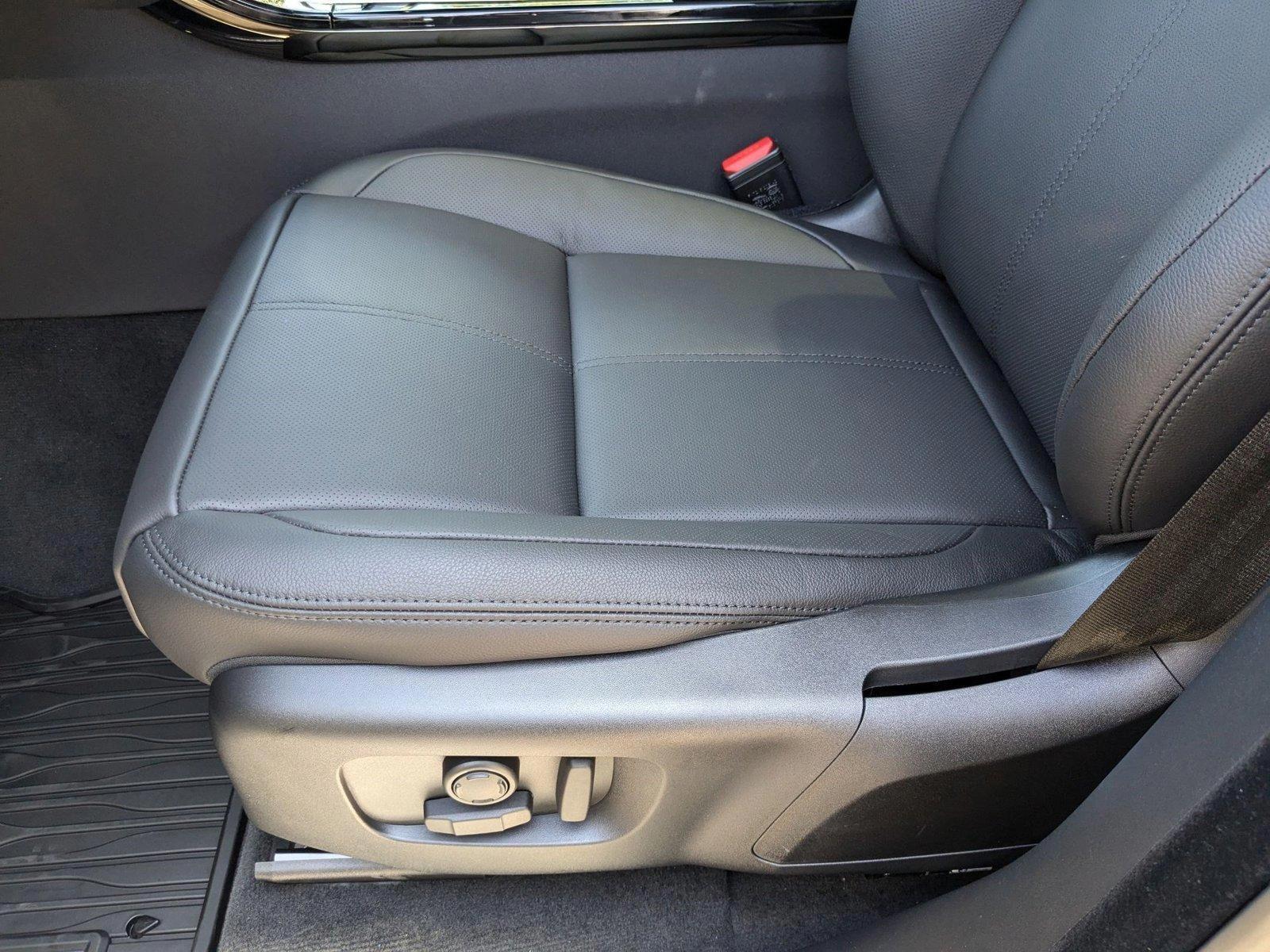2026 Land Rover Range Rover Velar S photo 4
