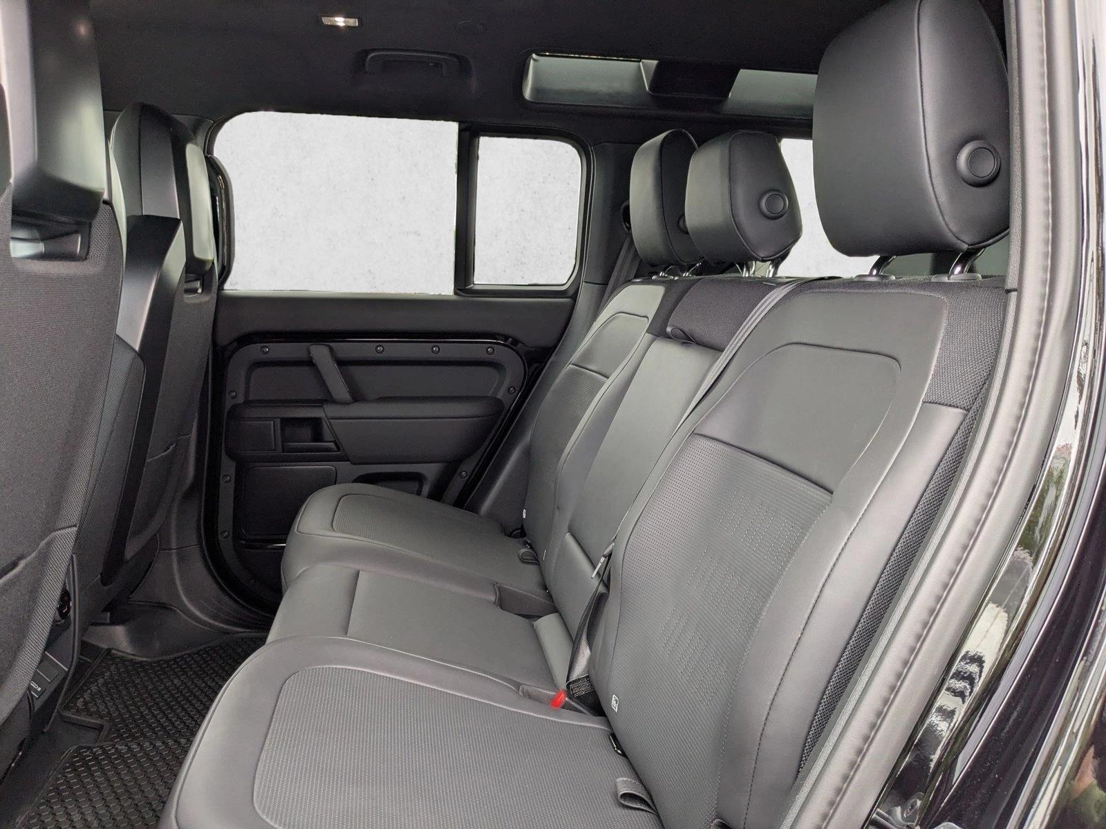 2026 Land Rover Defender OCTA Black - Photo 16