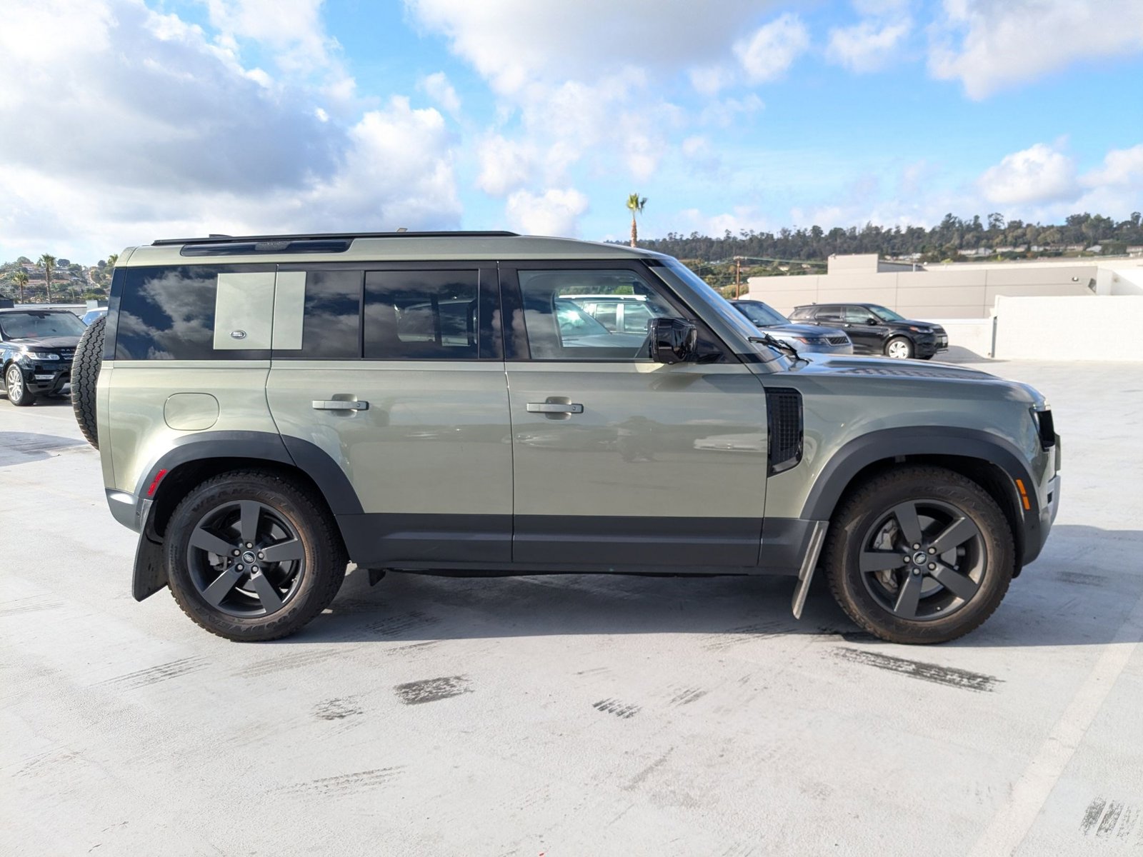 2020 Land Rover Defender 110 SE AWD photo 4