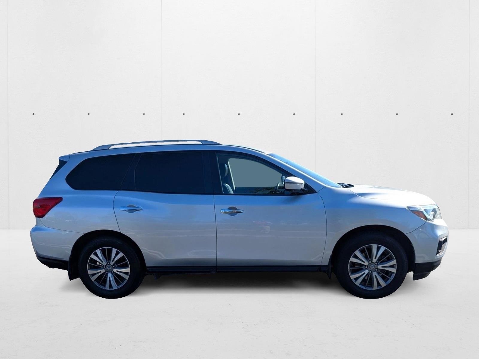 2019 Nissan Pathfinder SL photo 4