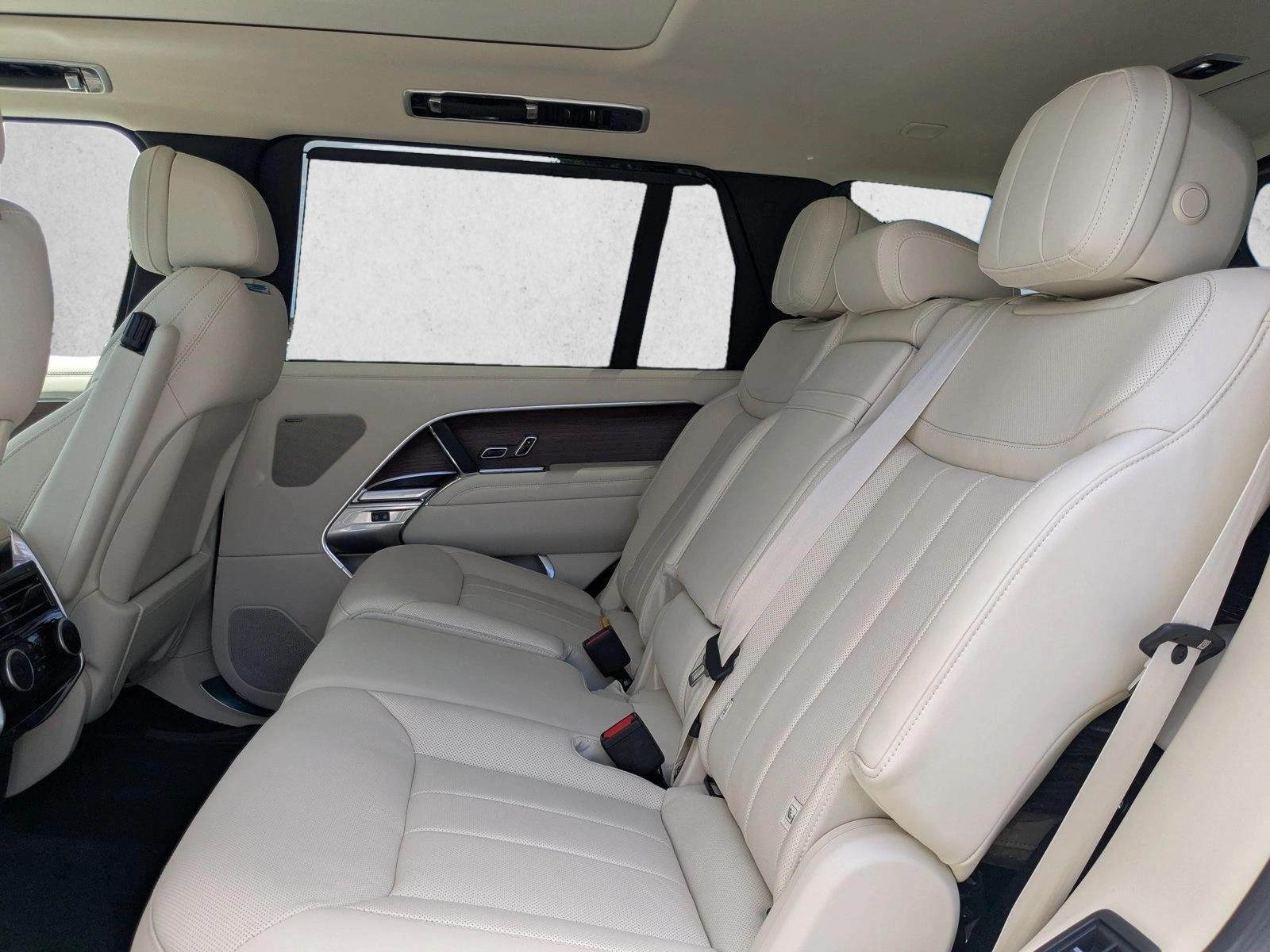 2026 Land Rover Range Rover SE - Photo 16