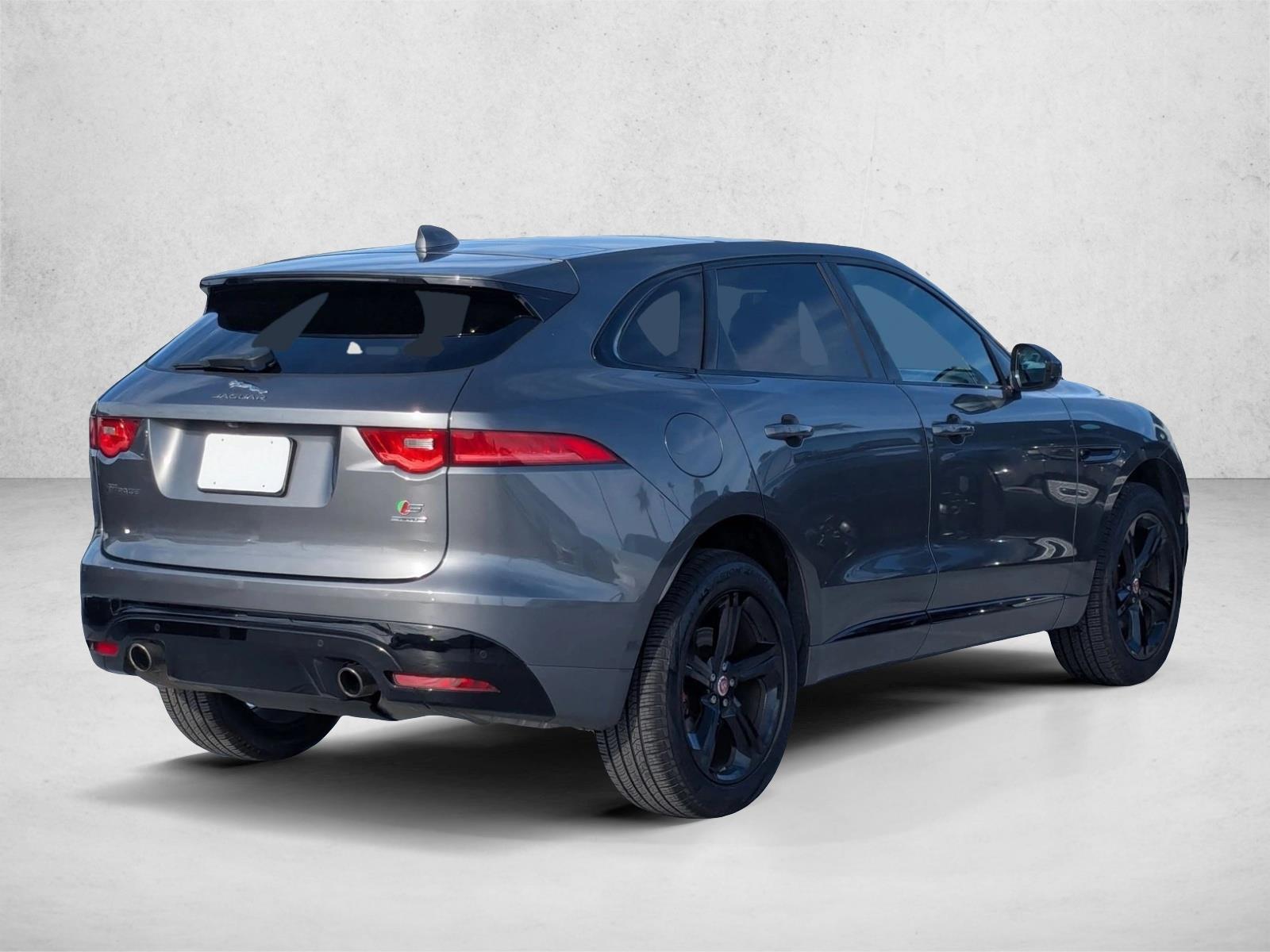 2017 Jaguar F-PACE S photo 5