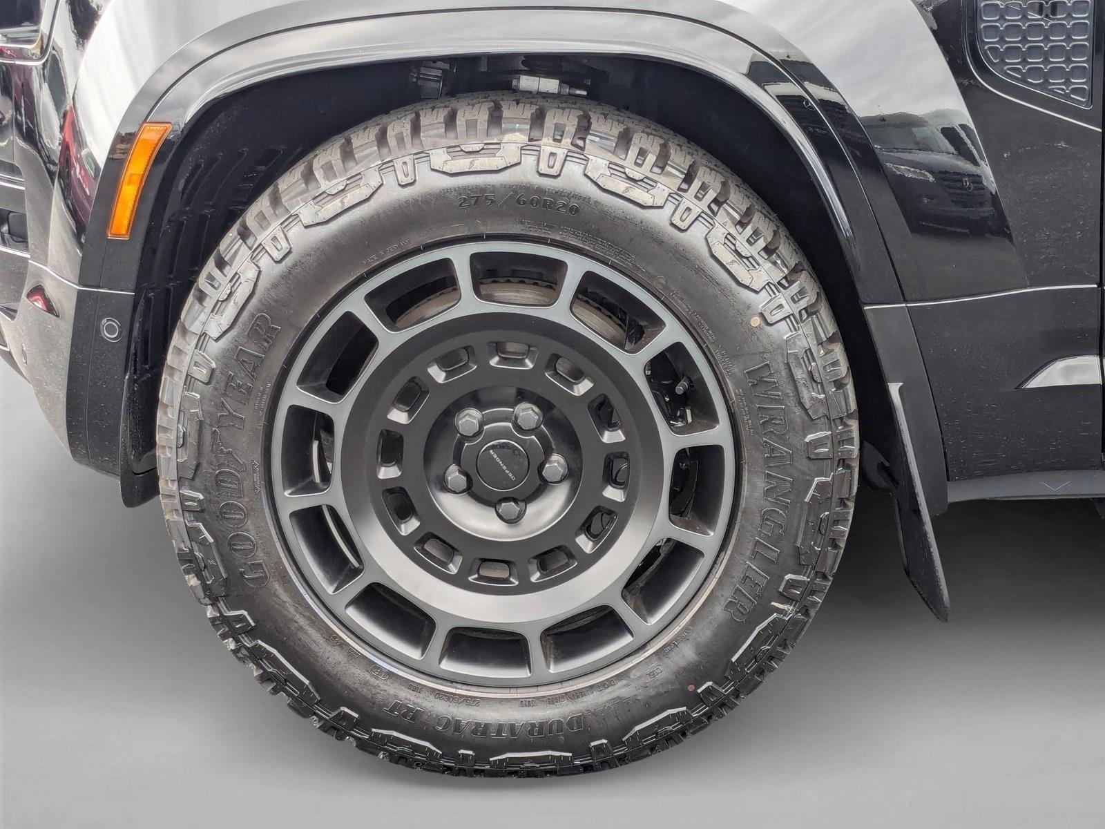 2026 Land Rover Defender OCTA Black - Photo 10