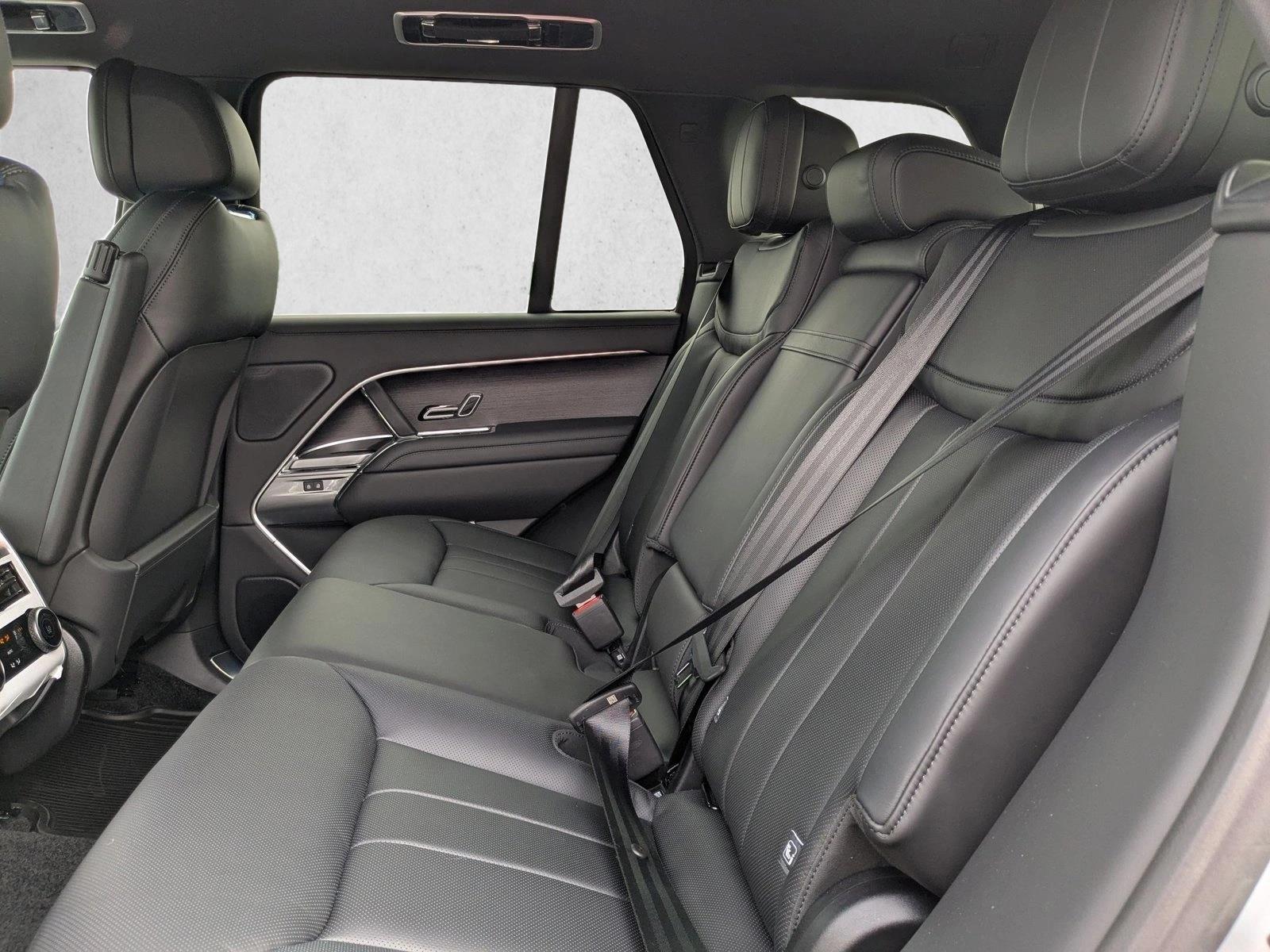 2025 Land Rover Range Rover SE - Photo 16