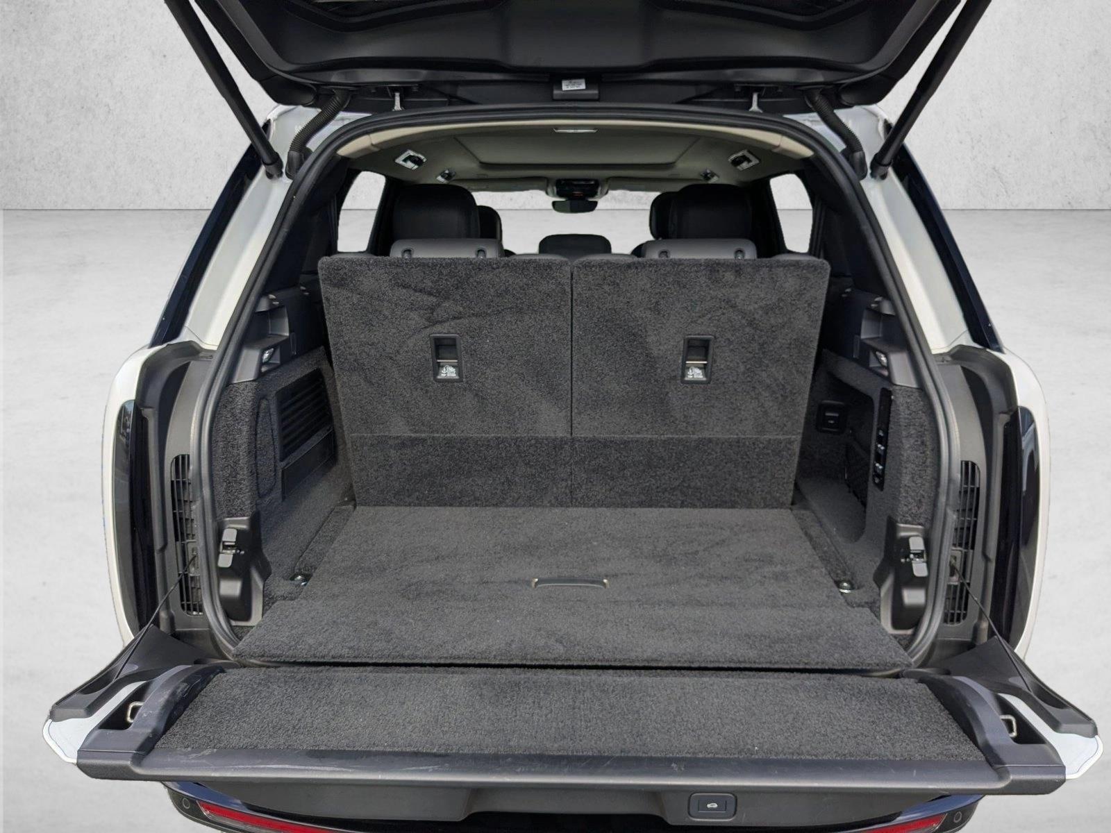 2023 Land Rover Range Rover SE photo 5