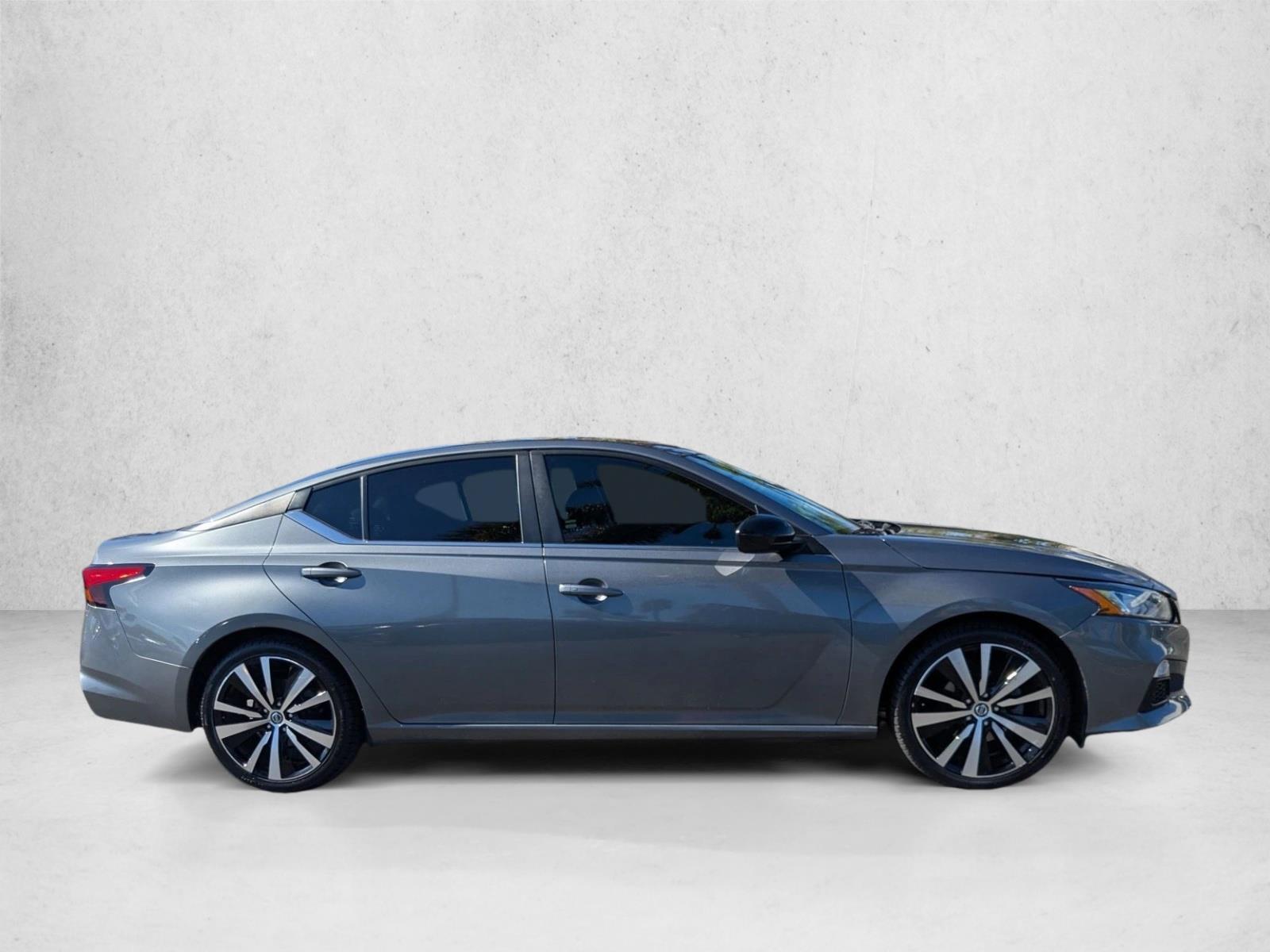 2019 Nissan Altima 2.5 SR photo 4