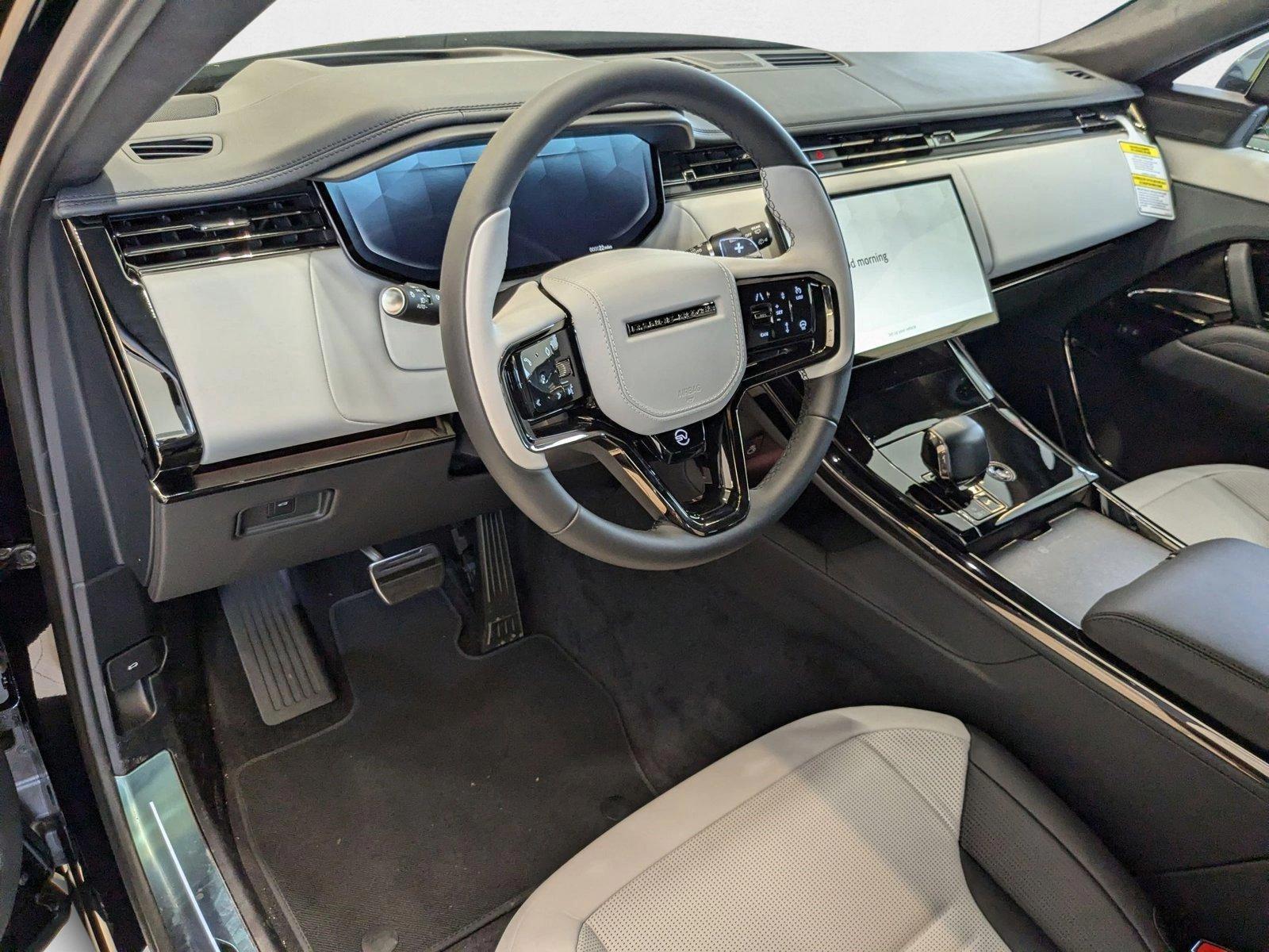 2025 Land Rover Range Rover Sport photo 3