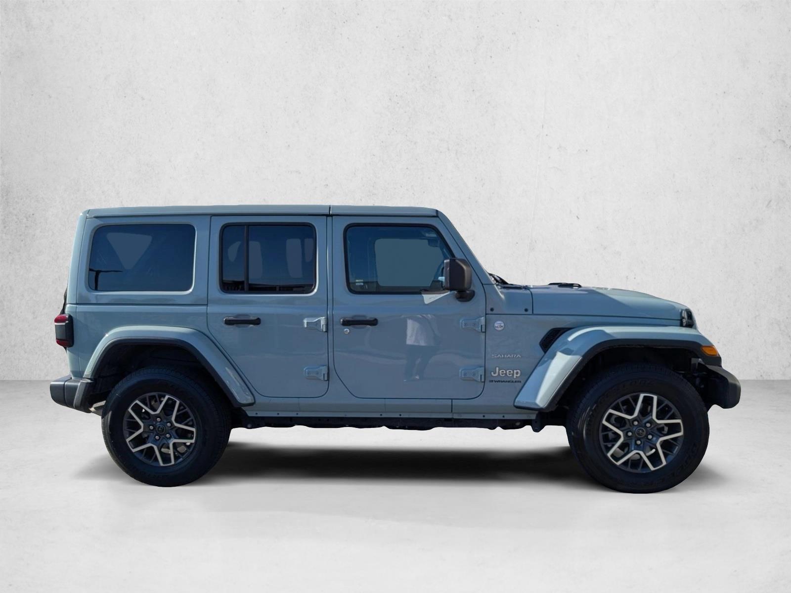 2024 Jeep Wrangler Sahara photo 4