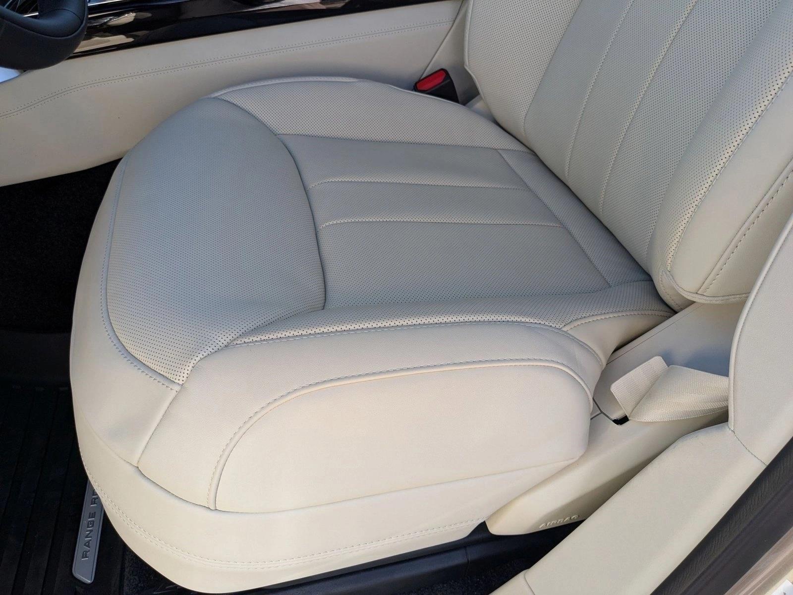 2025 Land Rover Range Rover SE photo 4