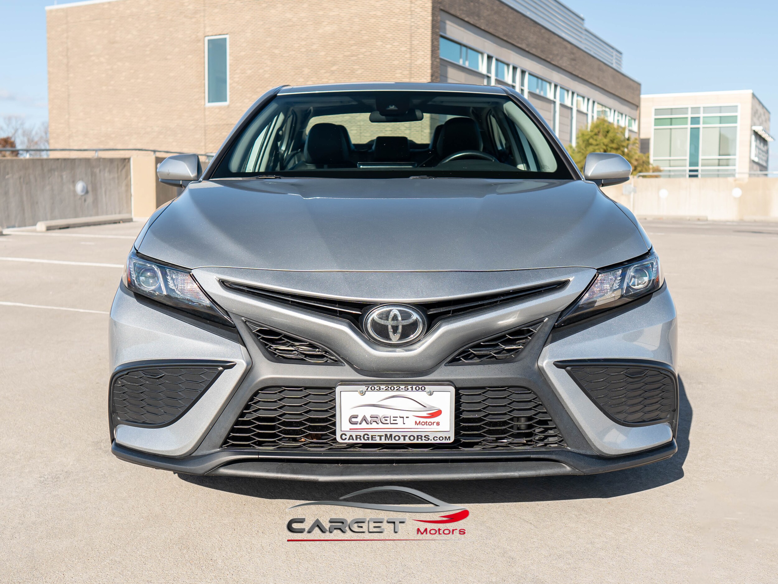 2021 Toyota Camry SE photo 2