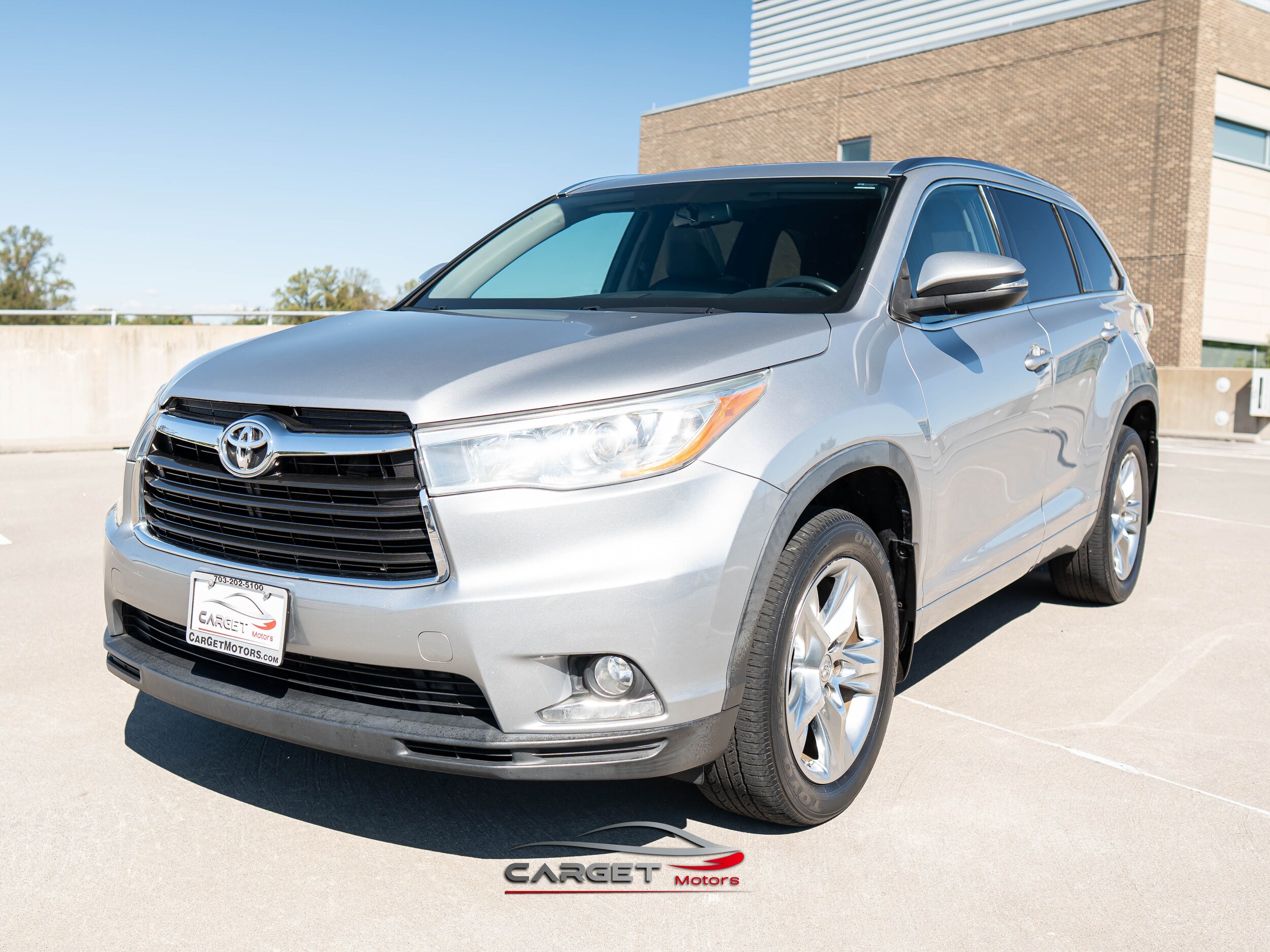 2015 Toyota Highlander LE photo 2