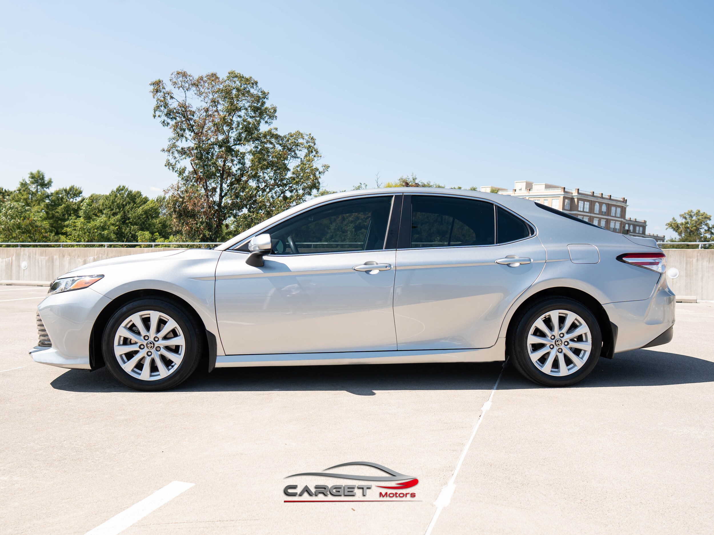 2020 Toyota Camry LE photo 4