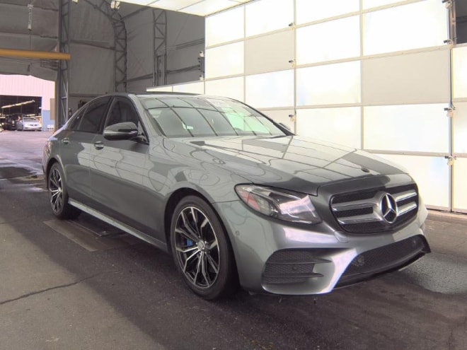 2017 Mercedes Benz E 300 4MATIC Sedan photo 2