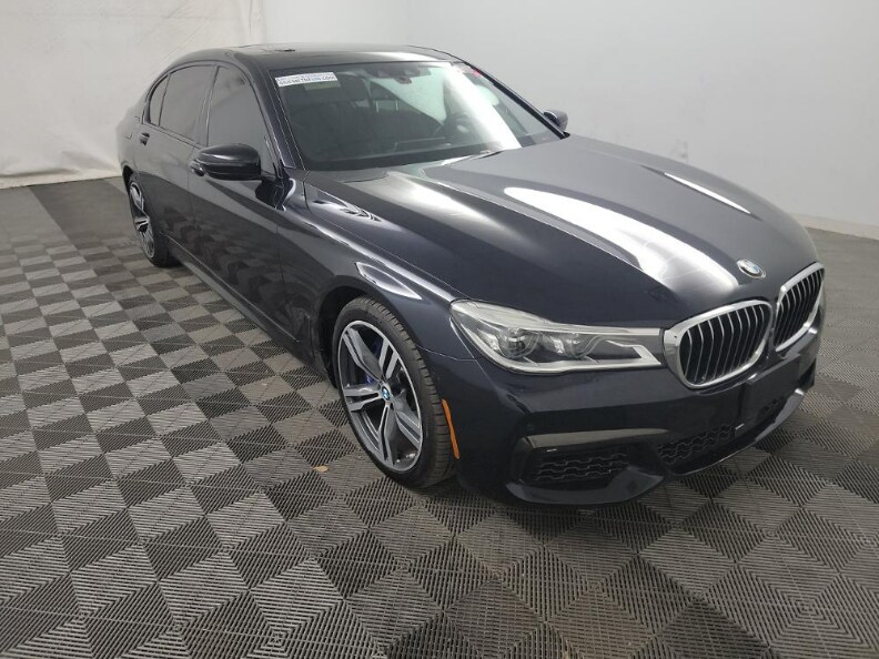 2018 Bmw 750i Sedan photo 2