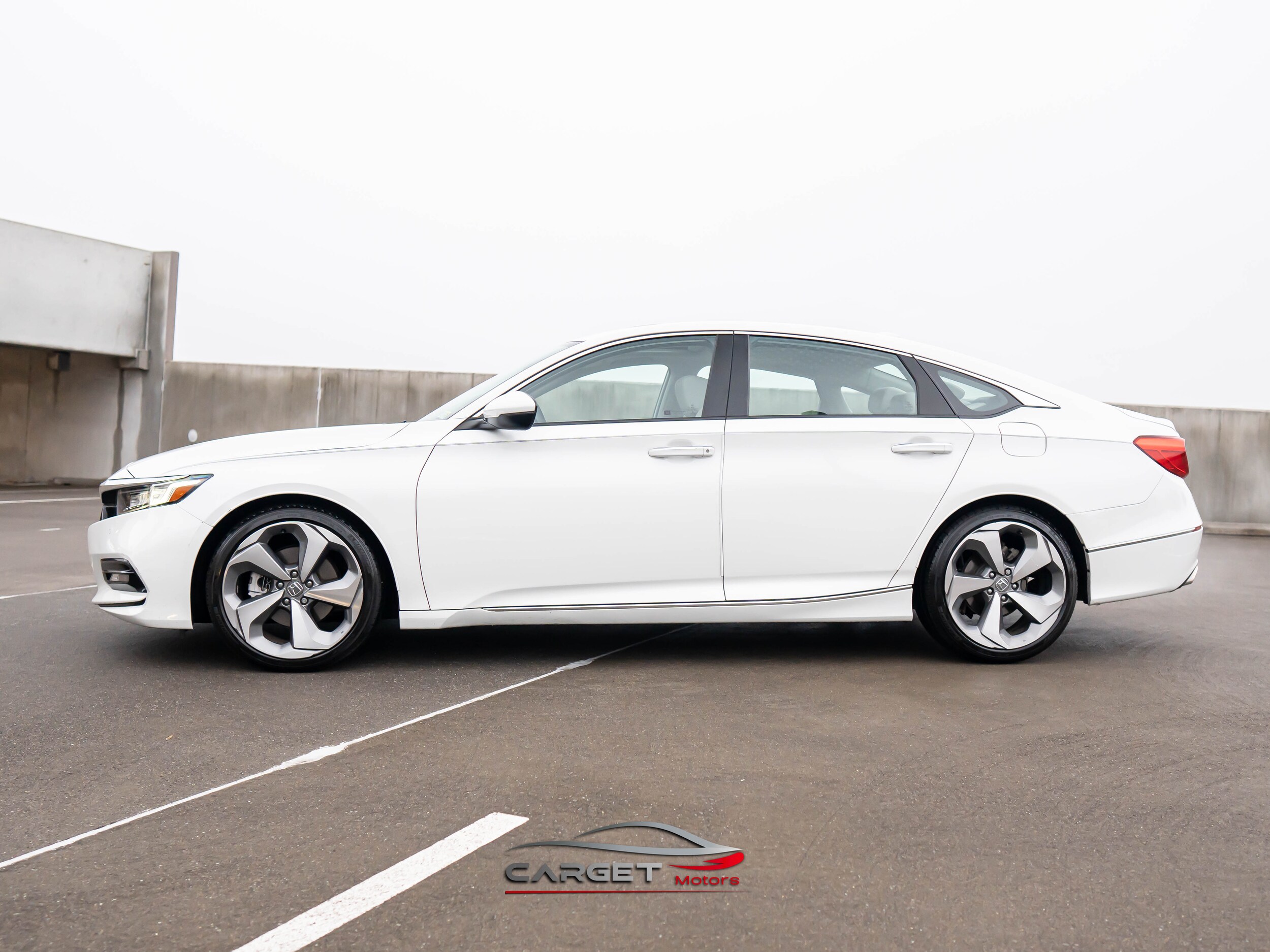 2018 Honda Accord Touring photo 4