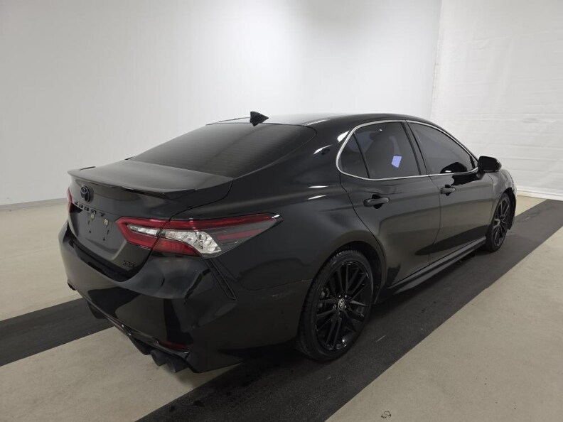 2021 Toyota Camry XSE photo 3