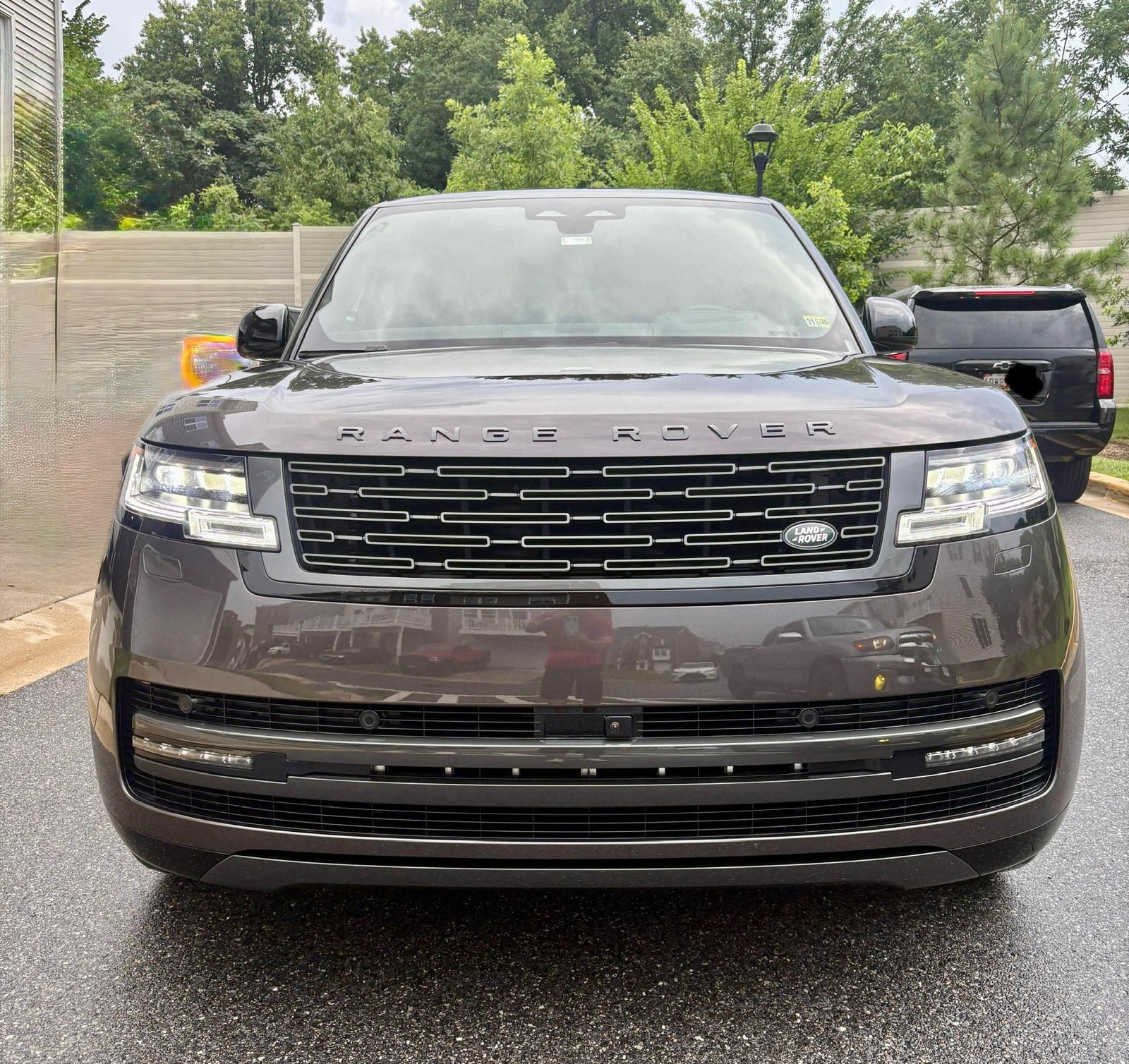 2025 Land Rover Range Rover SE photo 2