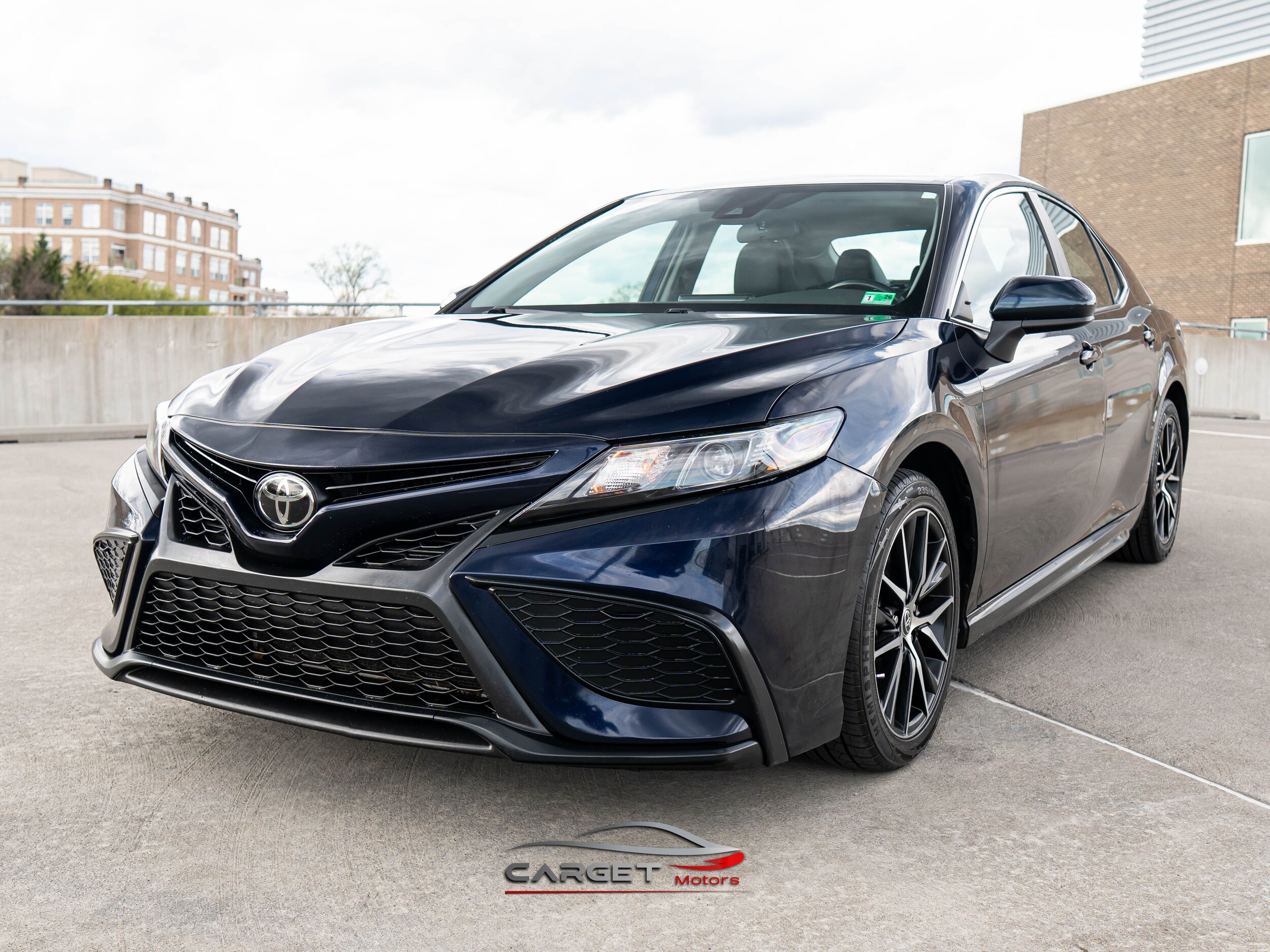 2021 Toyota Camry SE photo 3