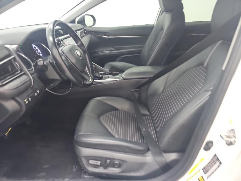 2019 Toyota Camry SE photo 4