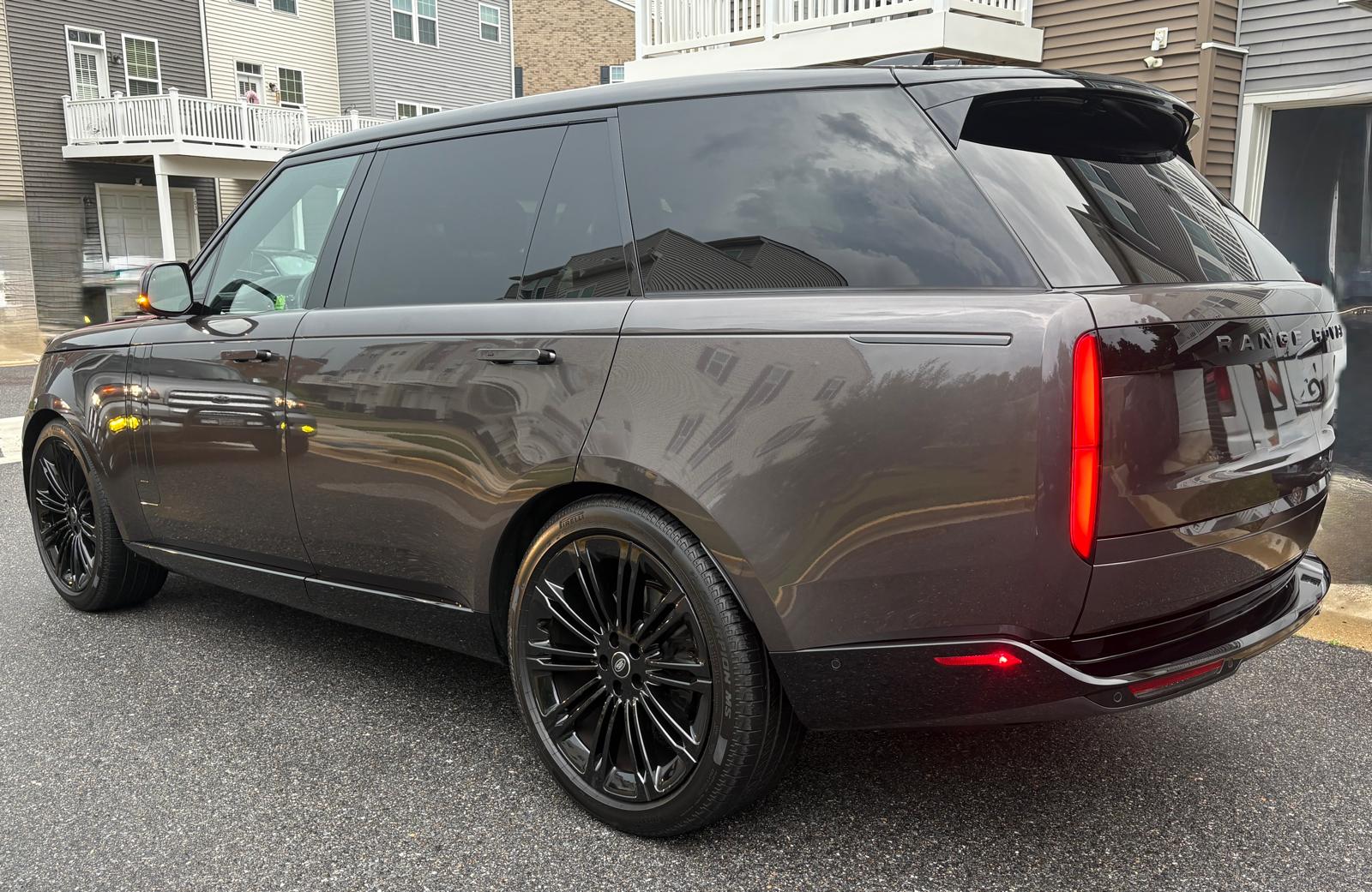 2025 Land Rover Range Rover SE photo 4