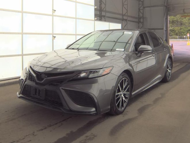 2022 Toyota Camry SE AWD's photo