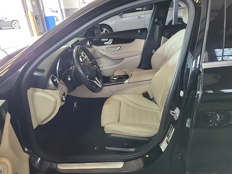 2019 Mercedes Benz C 300 photo 3