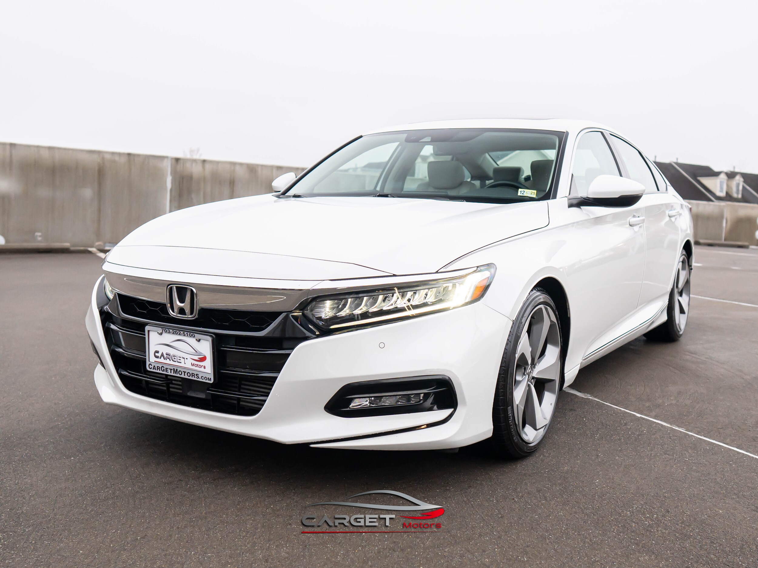 2018 Honda Accord Touring photo 3