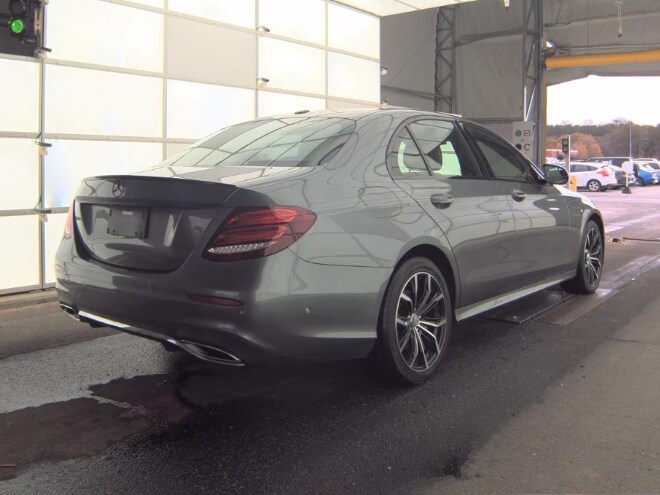 2017 Mercedes Benz E 300 4MATIC Sedan photo 3