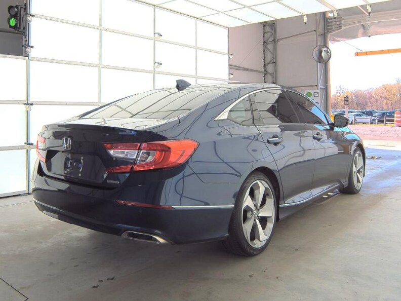 2018 Honda Accord Touring photo 3