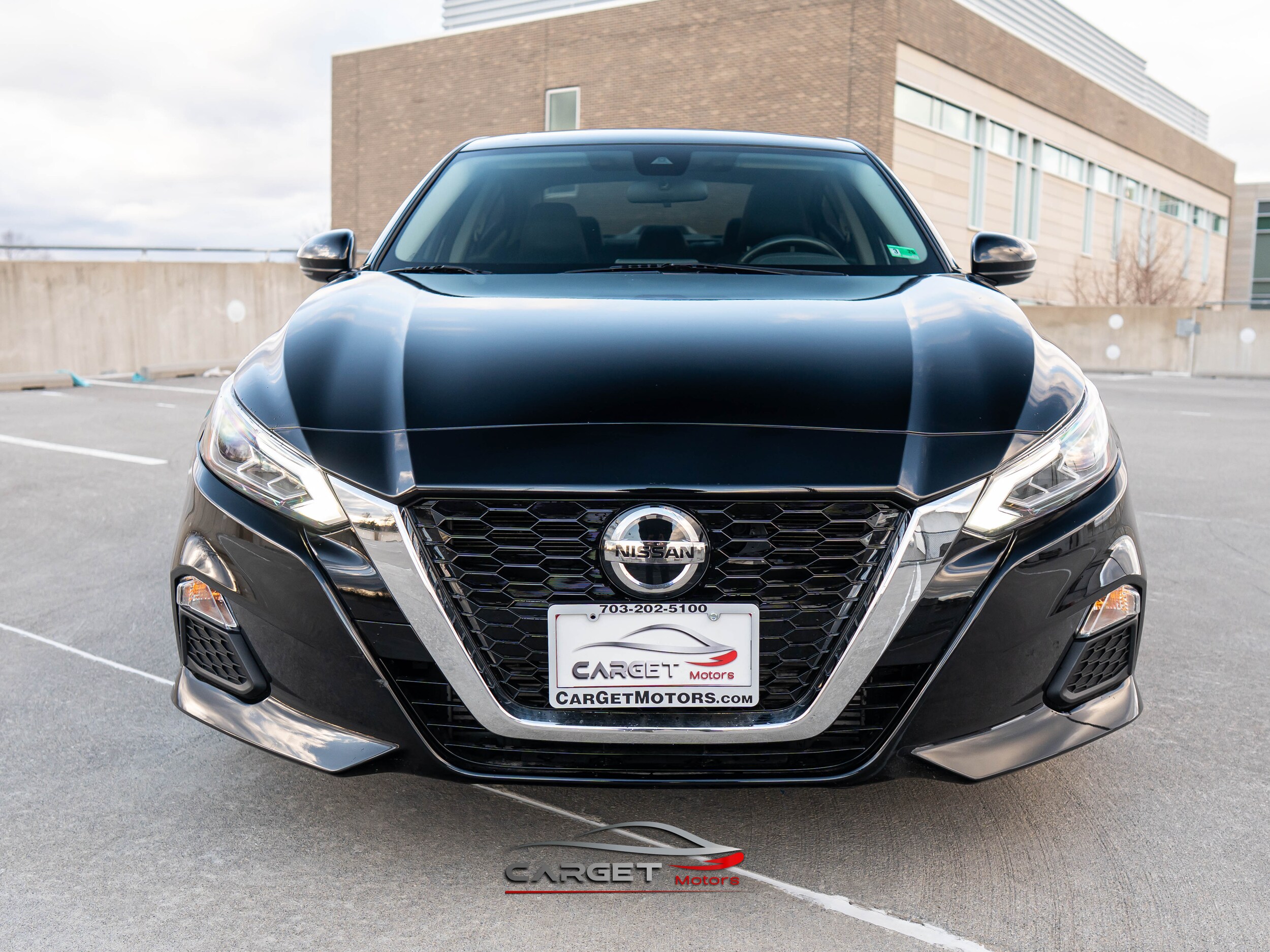 2022 Nissan Altima SR photo 2