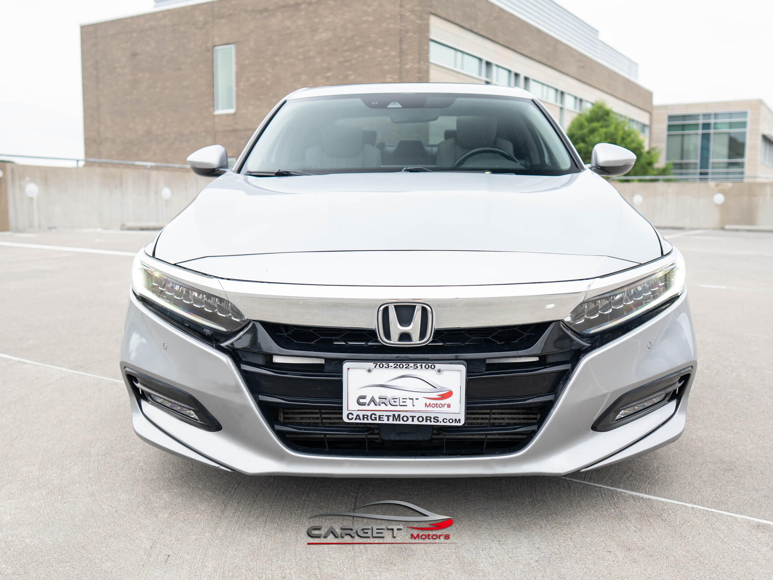 2019 Honda Accord Touring 2.0T photo 2