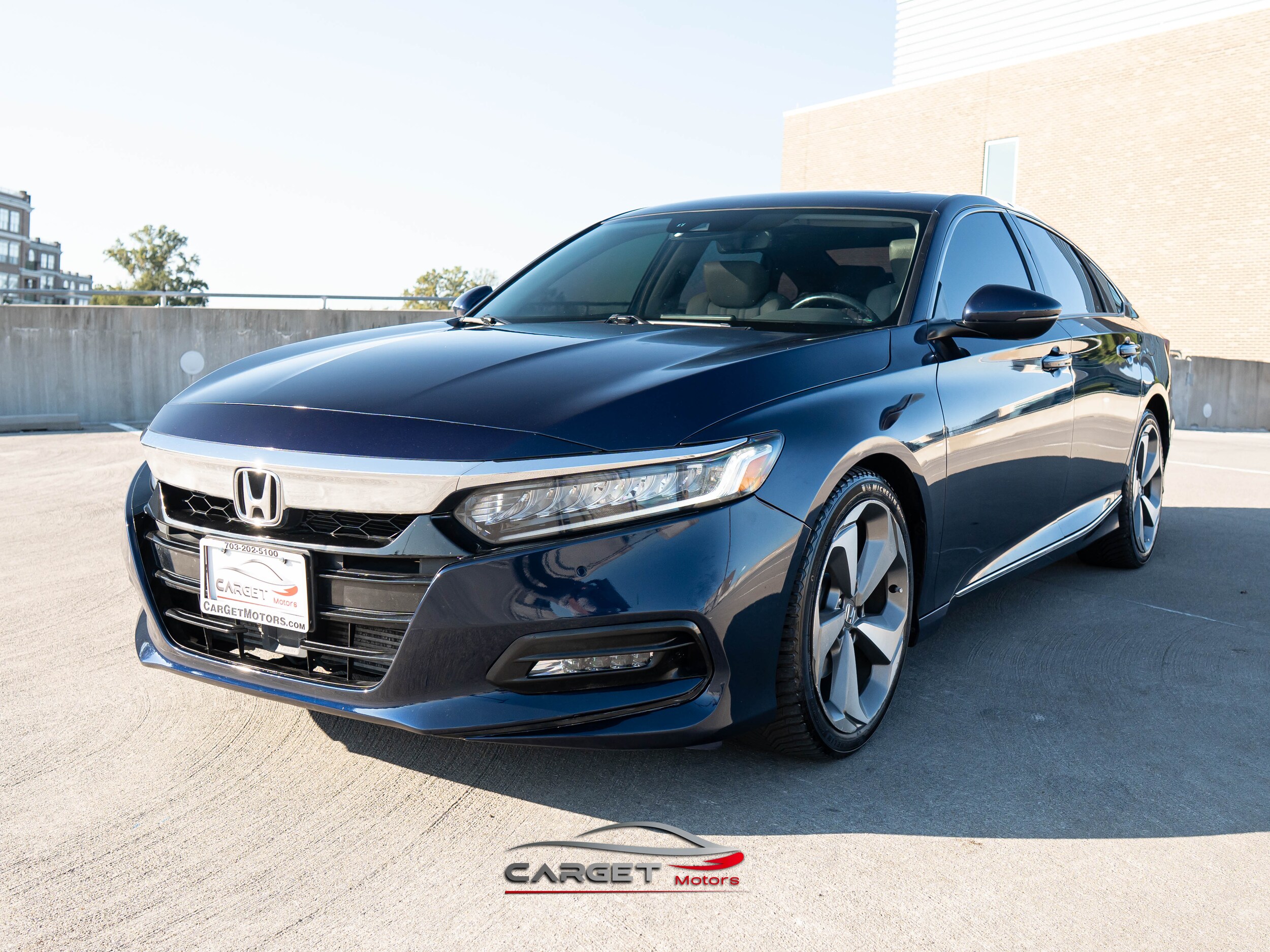 2018 Honda Accord Touring 2.0T photo 2