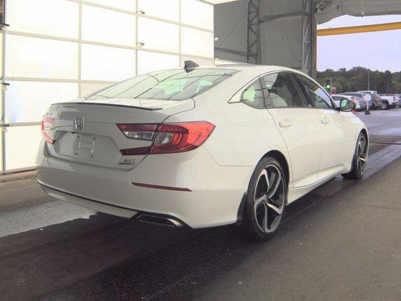 2022 Honda Accord Sport 2.0T photo 3
