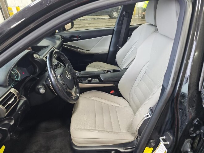 2015 Lexus IS 250 photo 4